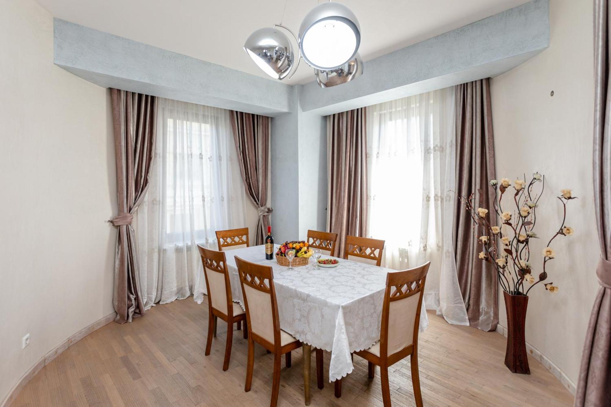 Serviced Apartment On Rustaveli Avenue 9 Tbilissi Extérieur photo