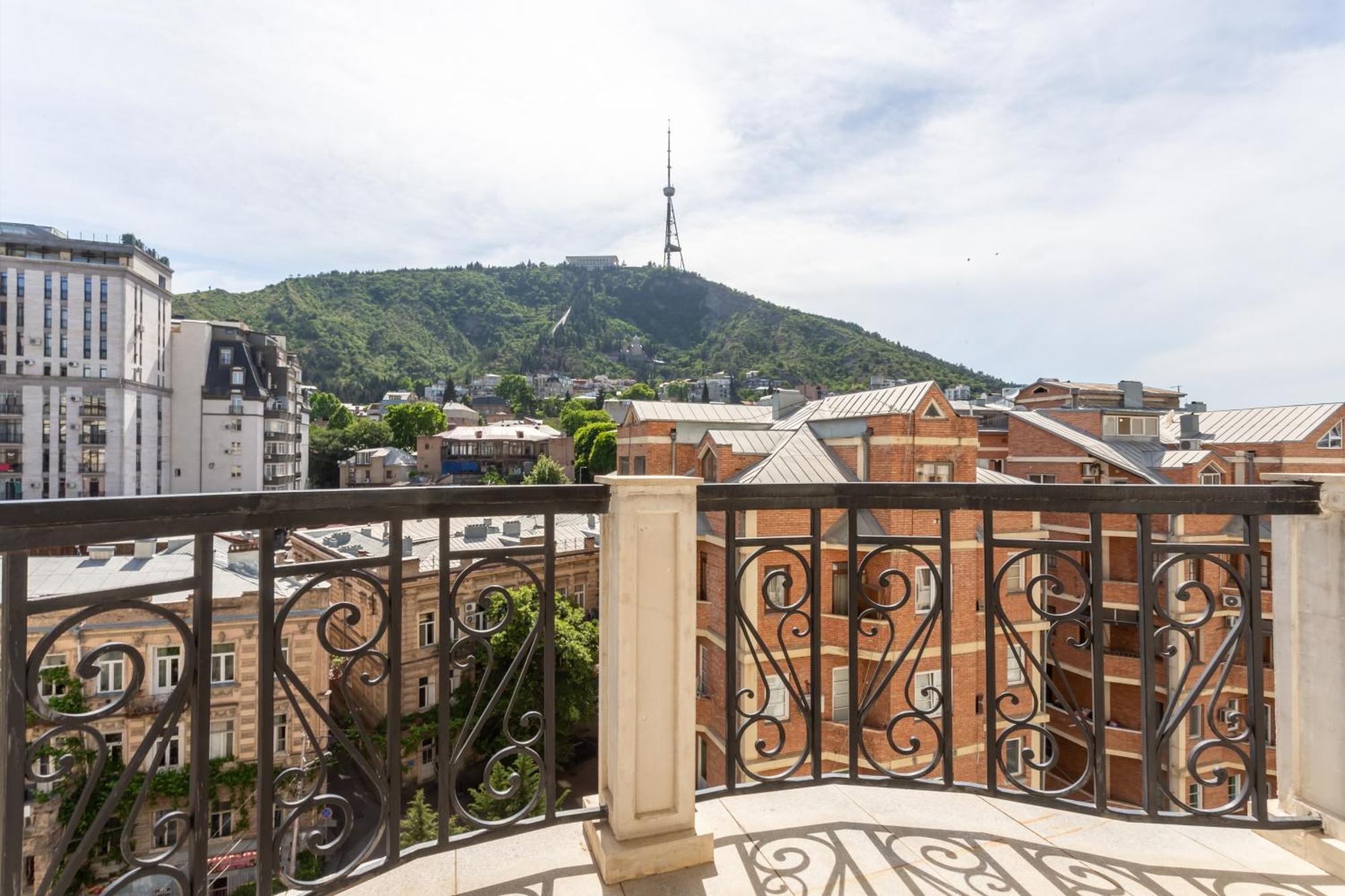 Serviced Apartment On Rustaveli Avenue 9 Tbilissi Extérieur photo